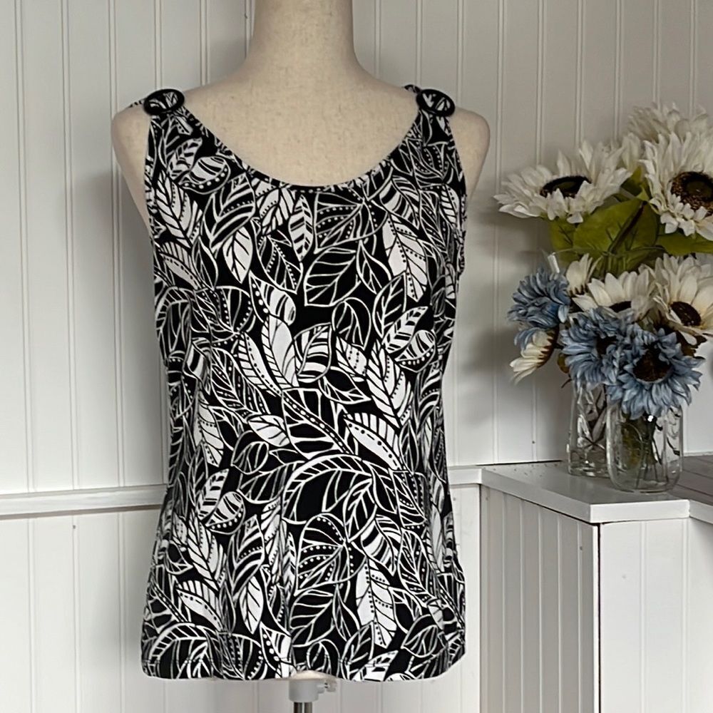 Black Leaf Print W/Buckle Shoulder Tank Top